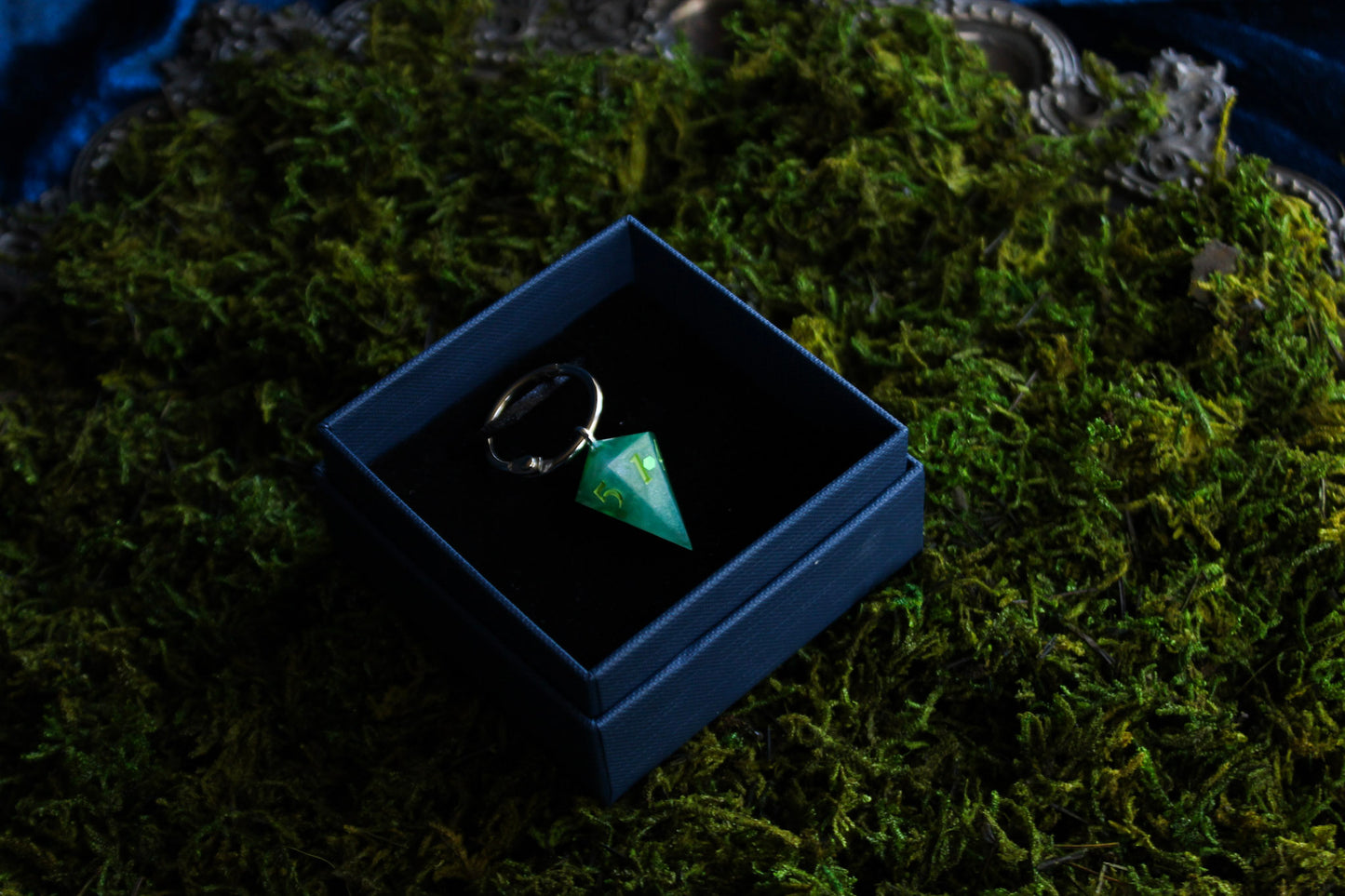 Chunky Dice Stitch Marker Shard D6 - Green Dragon