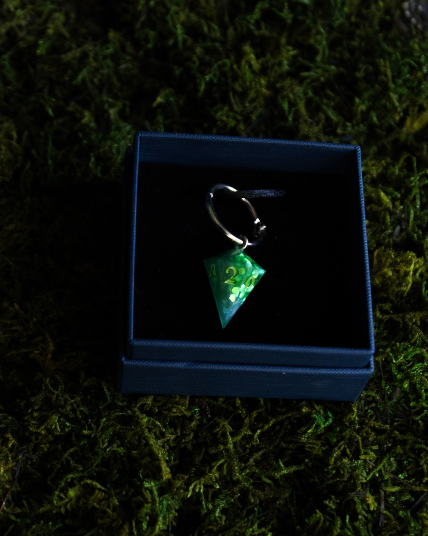 Chunky Dice Stitch Marker Shard D6 - Green Dragon