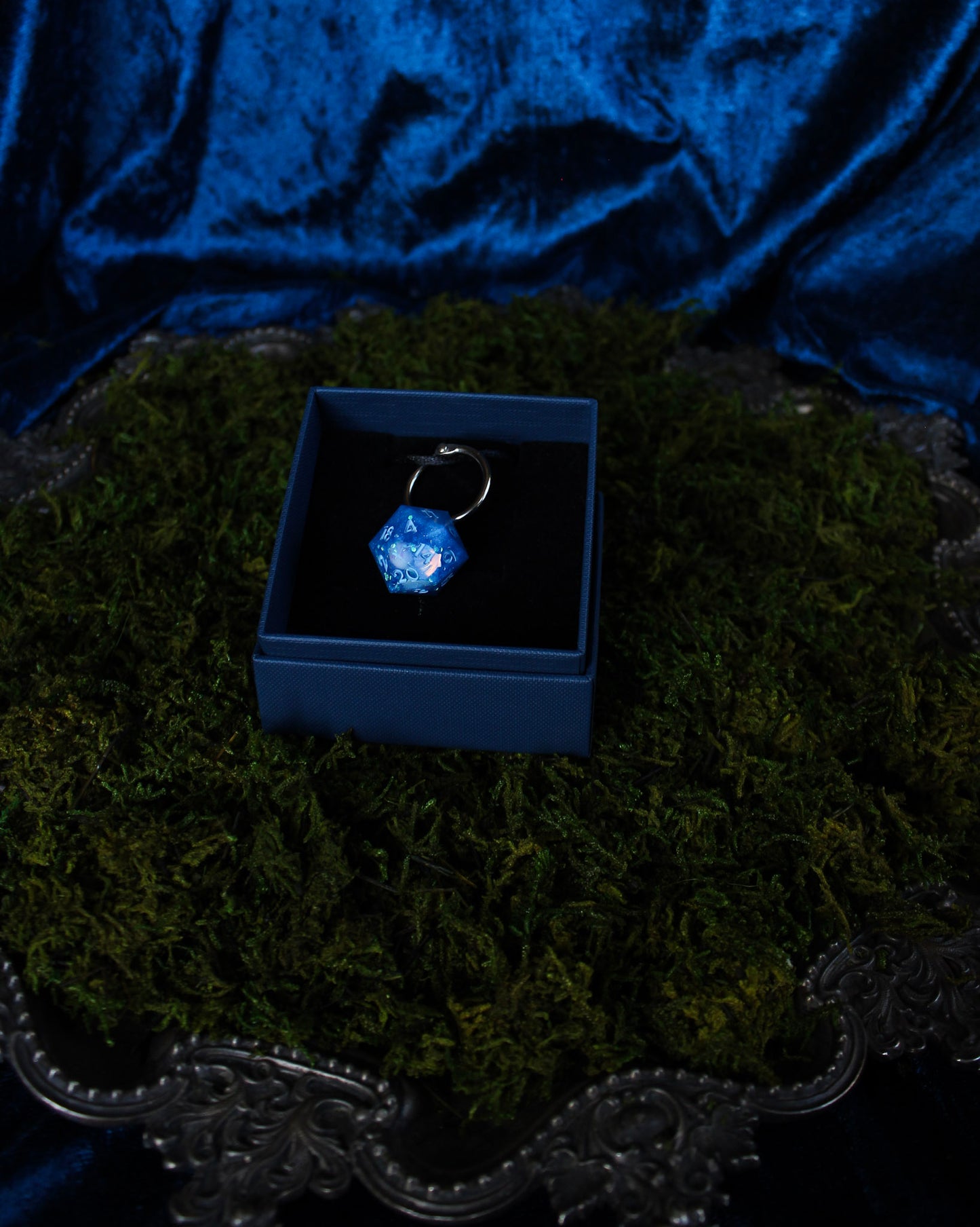 Chunky Dice Stitch Marker D20 - Blue Lagoon
