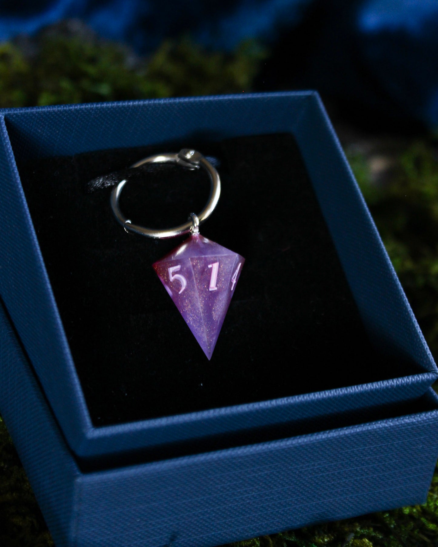 Chunky Dice Stitch Marker Shard D6 - Charm Person