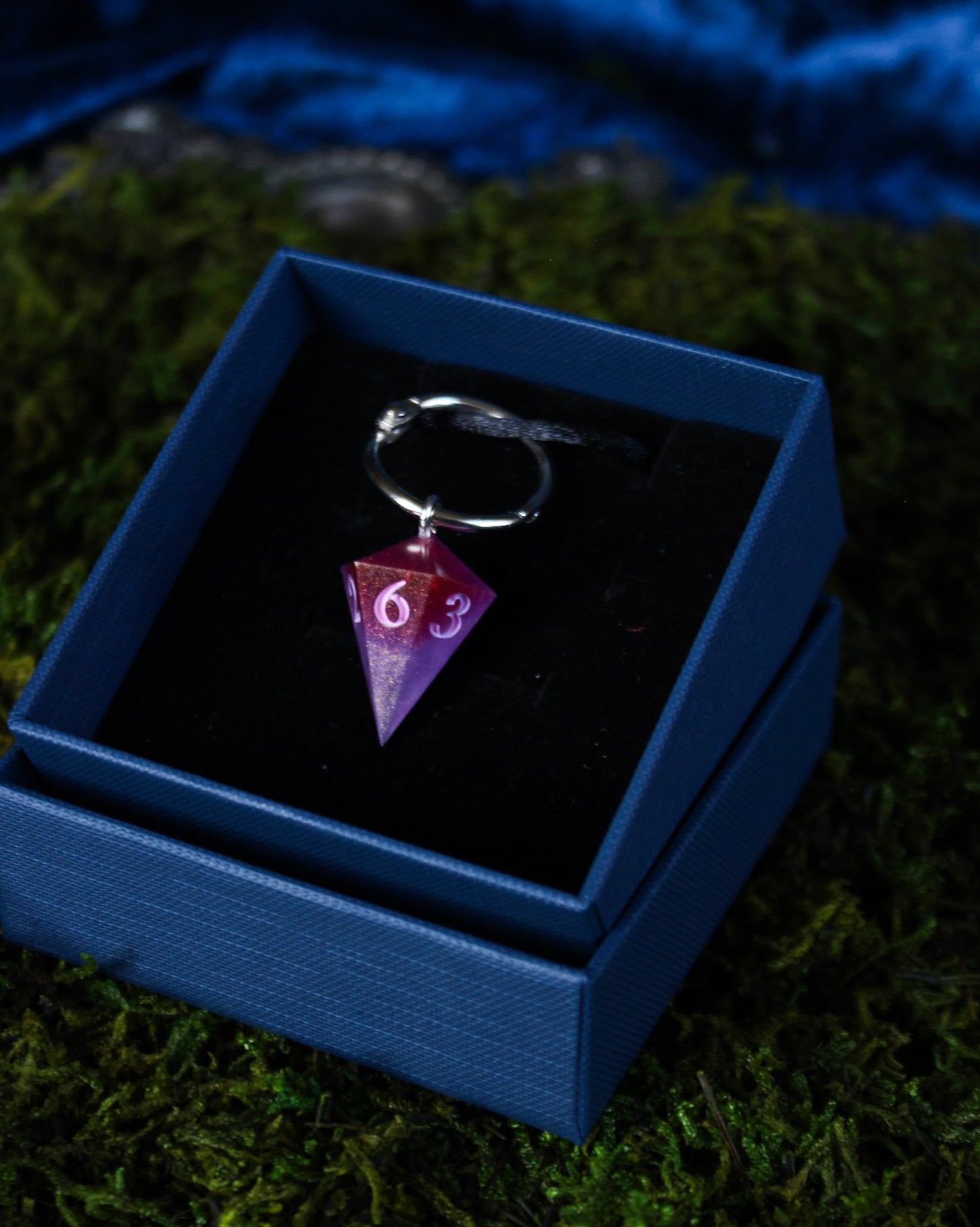 Chunky Dice Stitch Marker Shard D6 - Charm Person